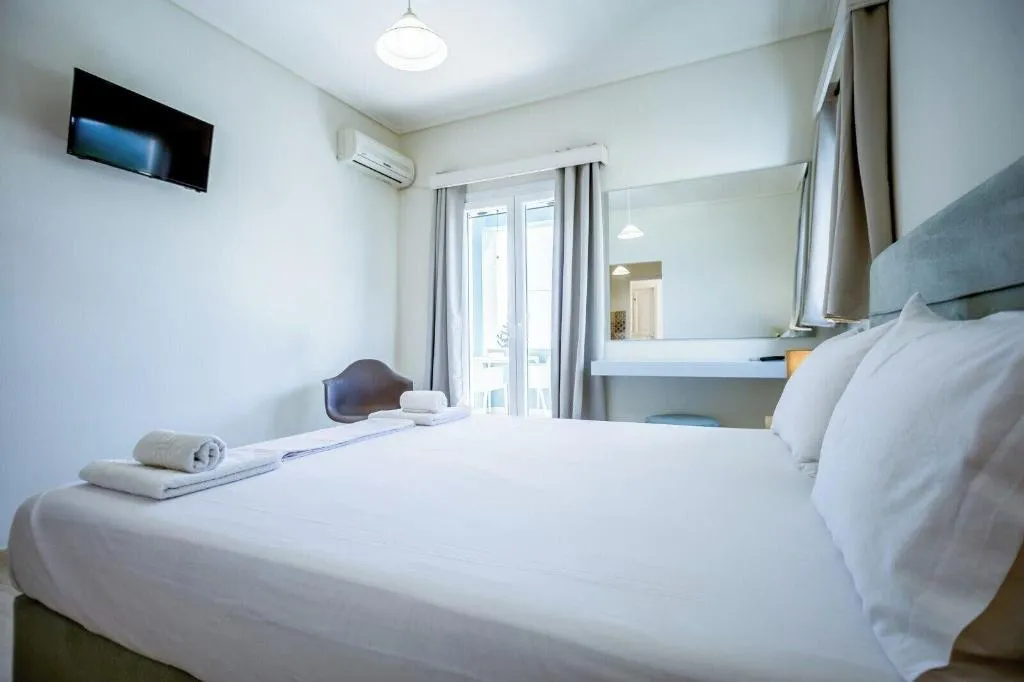 Room, Blue Horizon Studios, Zante