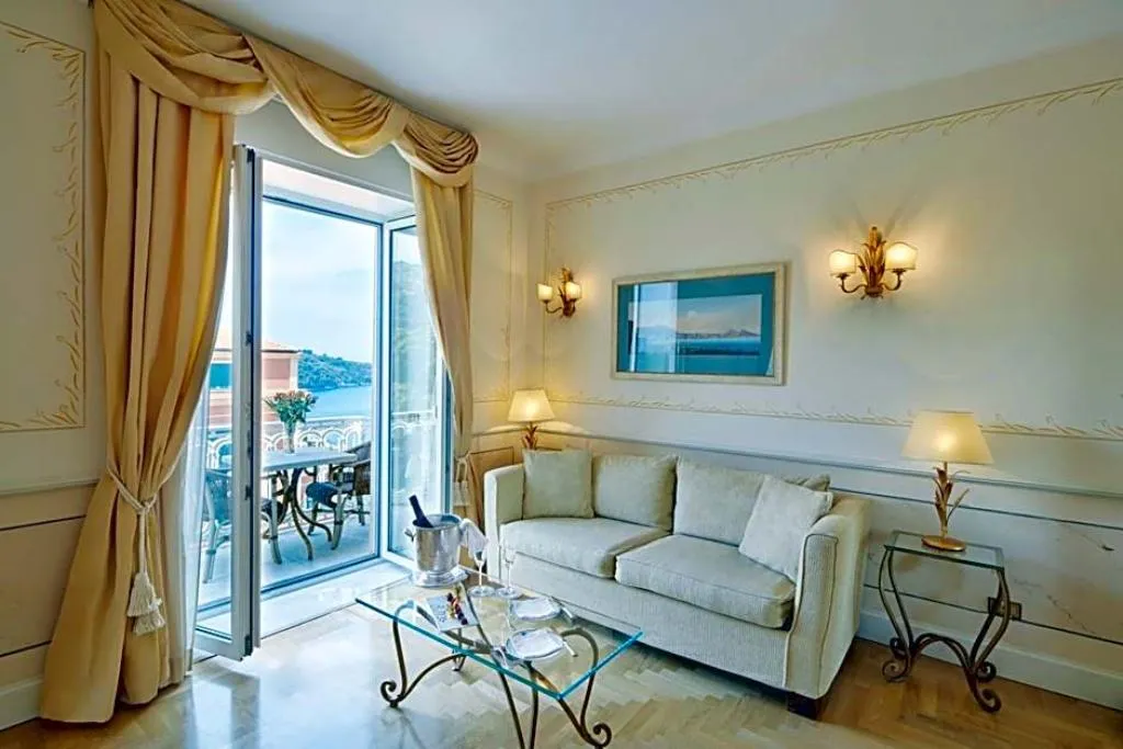 JUNIOR SUITE DELUXE SEA VIEW Room, Grand Hotel Excelsior Vittoria Spa, Naples