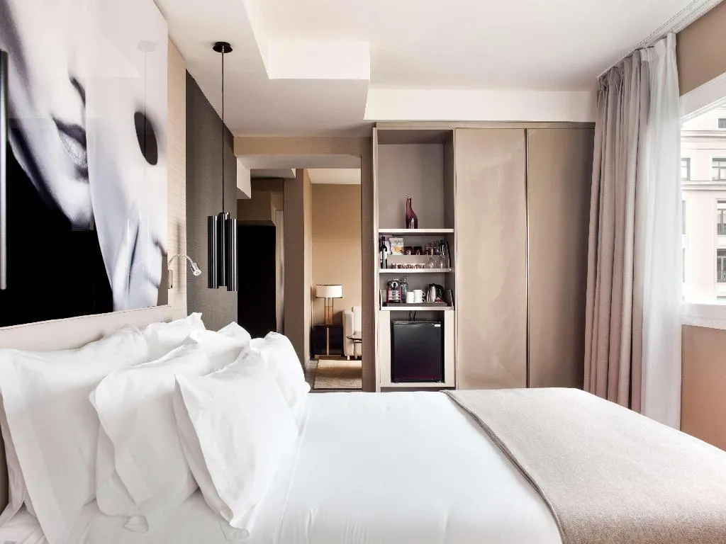 JUNIOR SUITE STANDARD Room, NH Collection Madrid Suecia, Madrid