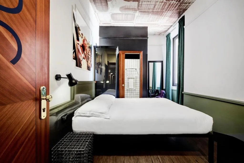 DOUBLE DELUXE KING BED Room, Generator Rome, Naples