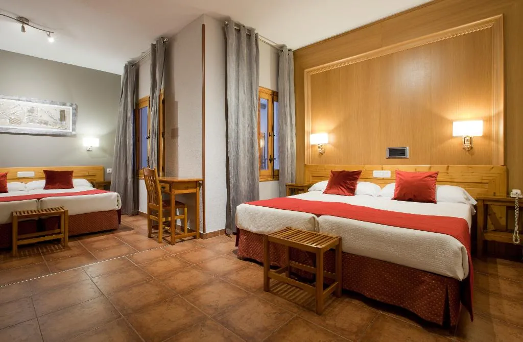 QUADRUPLE WITH VIEWS Room, Hotel Real de Toledo, Madrid