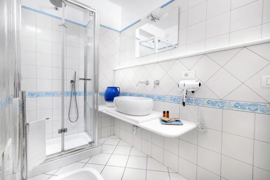 Room, Smeraldo, Naples