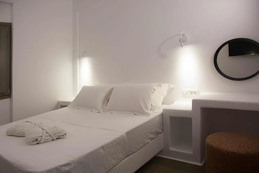 SUITE WITH PRIVATE POOL Room, Amphitrite Suites Santorini, Santorini