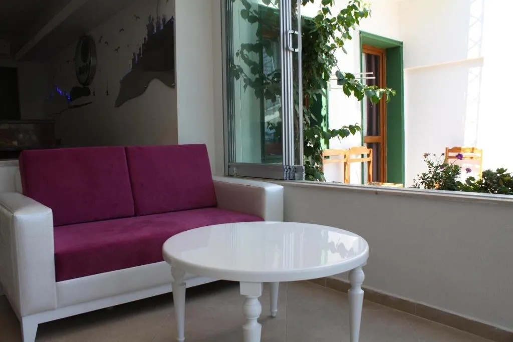 Lobby, Bronze, Bodrum