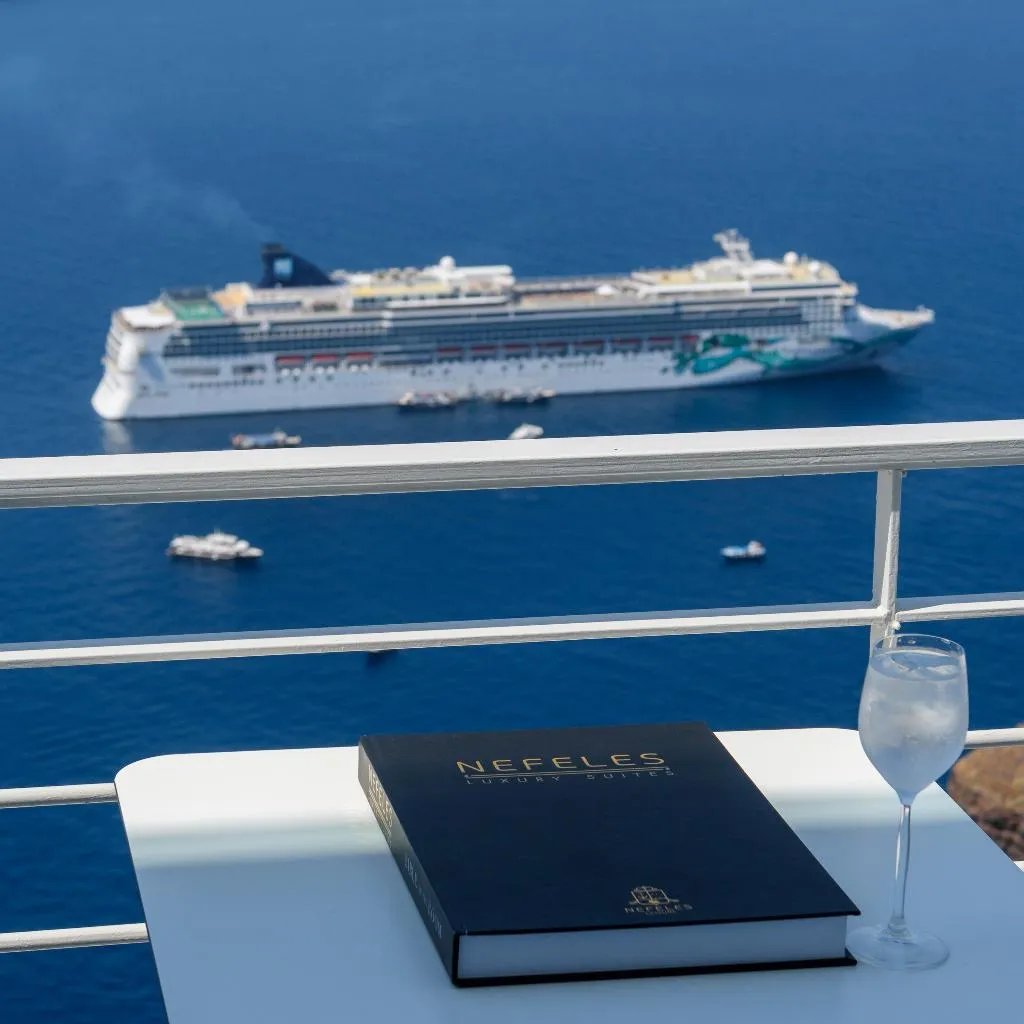 SUITE WITH JACUZZI Room, Nefeles Luxury Suites, Santorini