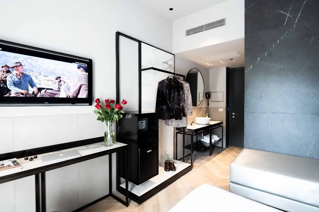 Room, Heart Hotel, Milan
