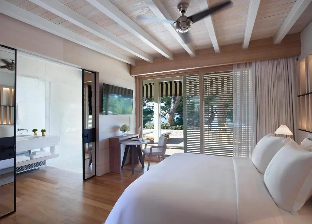 BUNGALOW SEA VIEW KING BED Room, Four Seasons Astir Palace Hotel Athens, Athens