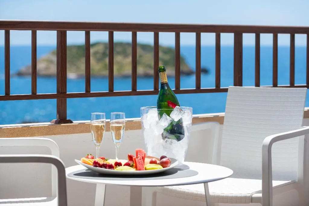 TRIPLE DELUXE SEA VIEW Room, Leonardo Royal & Suites hotel Ibiza Santa Eulalia, Ibiza
