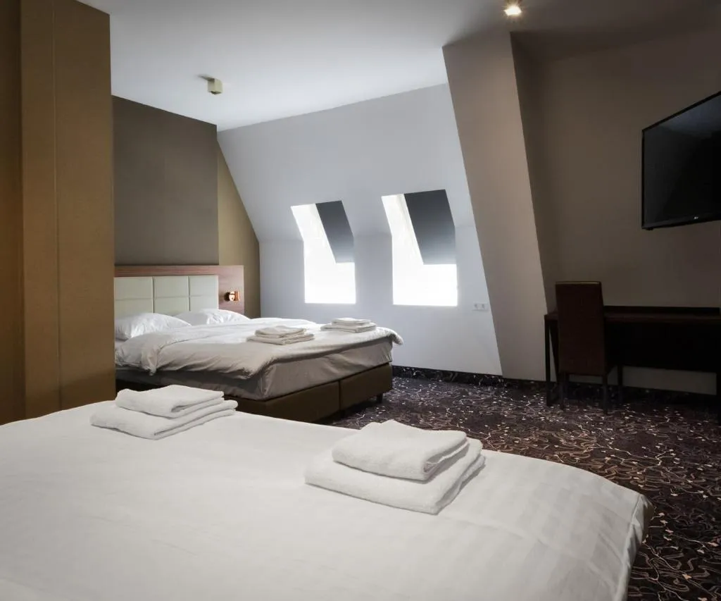 QUADRUPLE DELUXE Room, Amsterdam Lake Hotel, Amsterdam