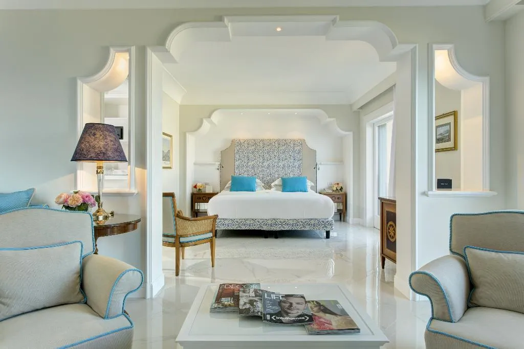 SUITE WITH JACUZZI WITH VIEWS Room, Grand Hotel Royal, Naples
