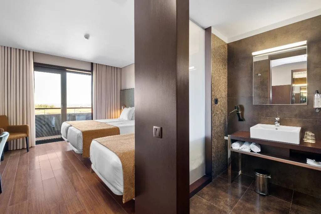 TRIPLE STANDARD Room, Axis Porto Business & SPA Hotel, Porto