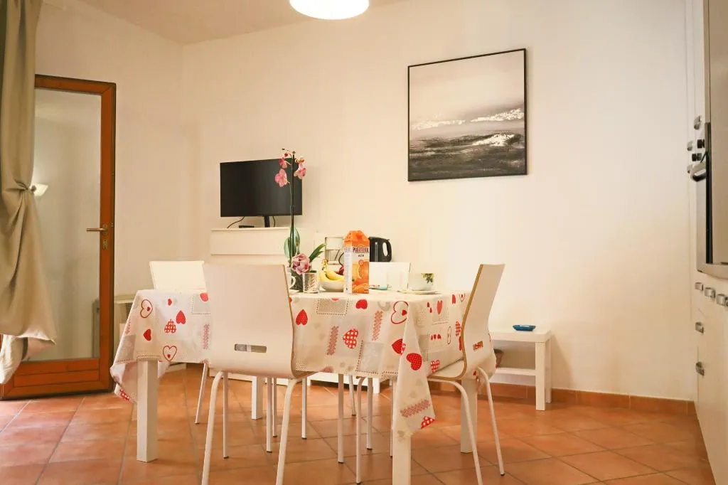 APARTMENT CAPACITY 6 Room, Reggia Di Nausicaa, Olbia