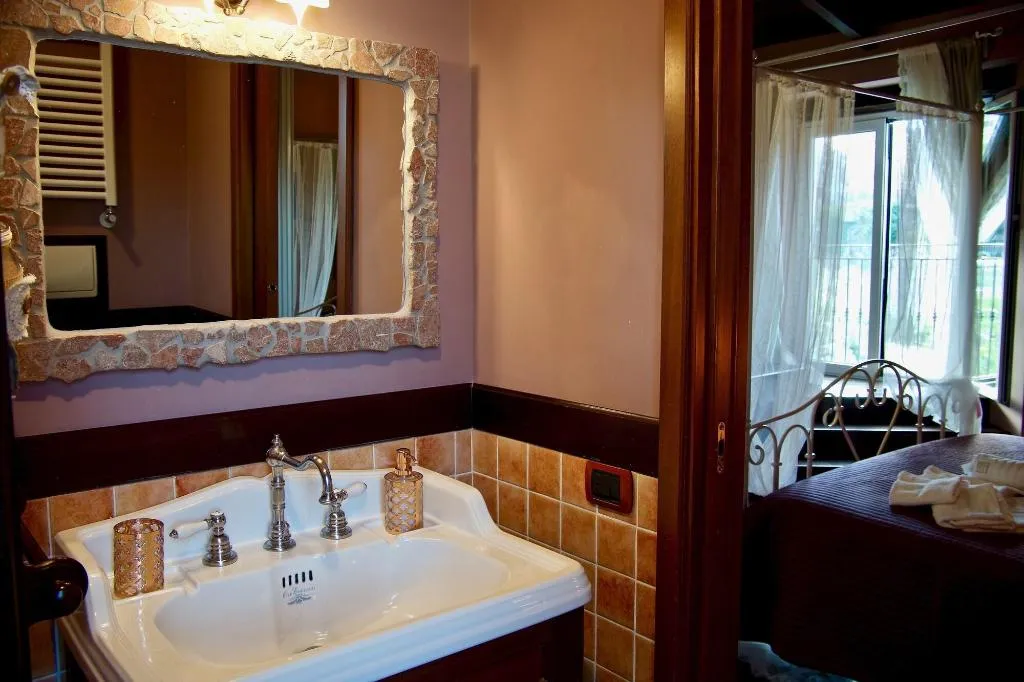 Room, B&b A'Luggetella, Naples