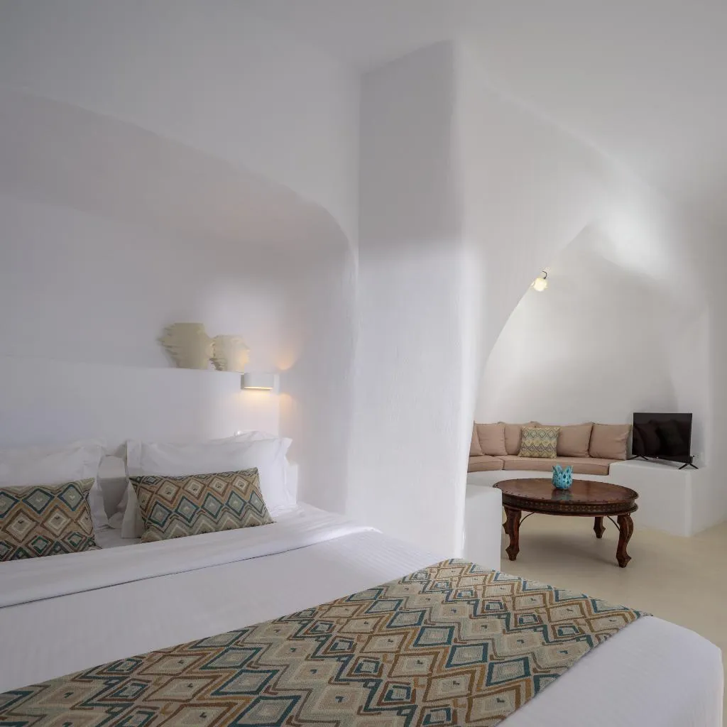 APARTMENT WITH JACUZZI Room, Kamares Apartments, Santorini