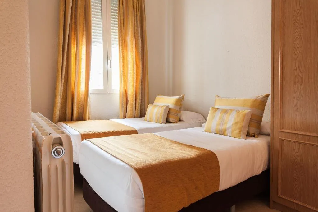 Room, Josefina Hostal, Madrid