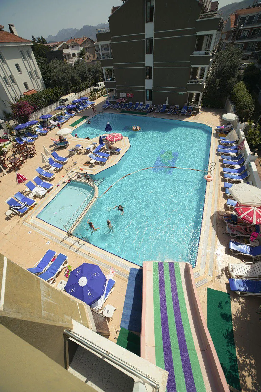 Pool, Candan Apart, Dalaman