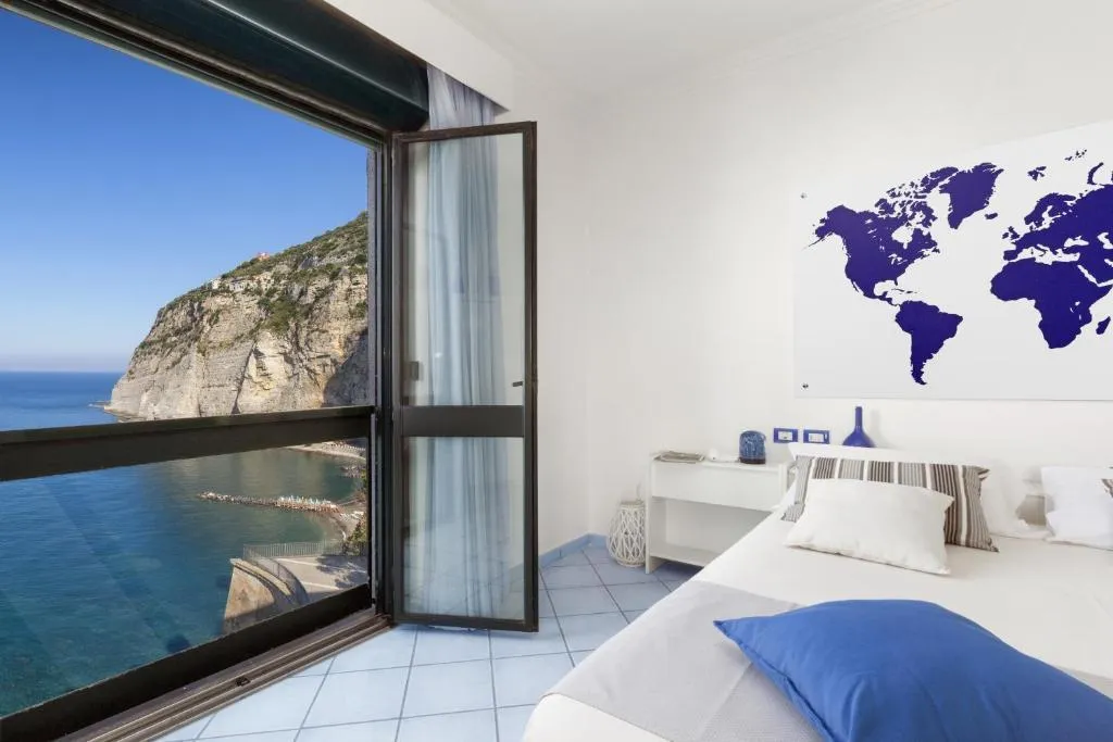 TRIPLE SUPERIOR SEA VIEW Room, Panorama Palace, Naples