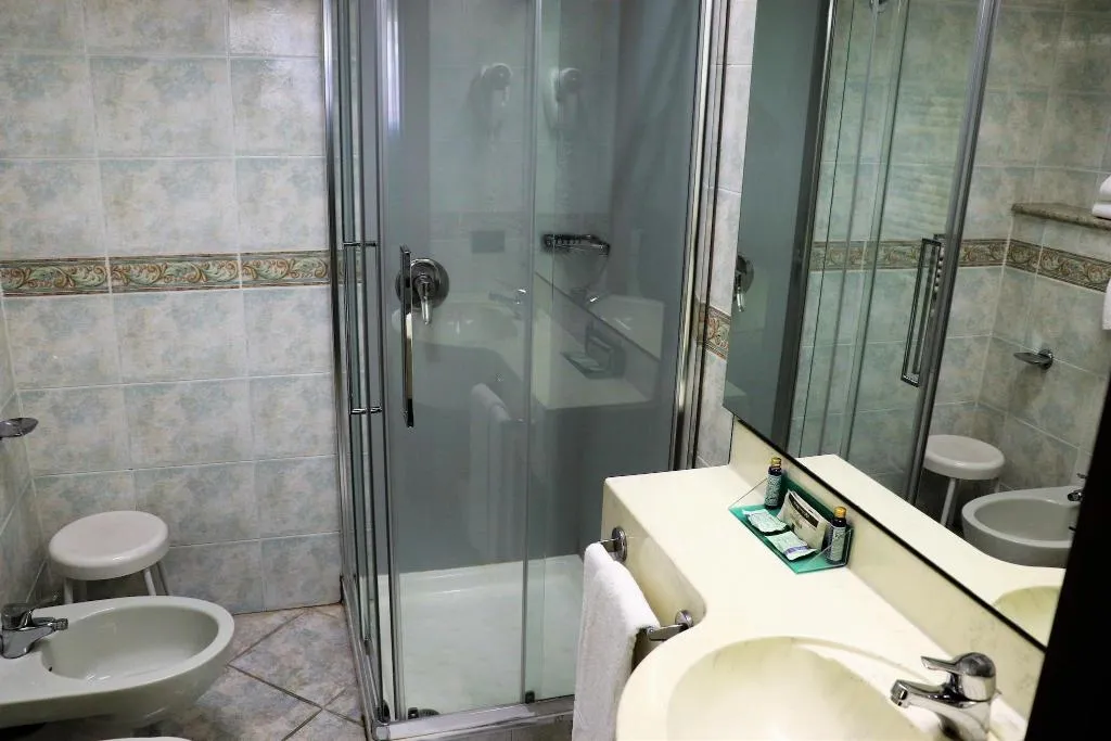 TRIPLE TWO BEDS Room, Hotel Domenichino, Milan