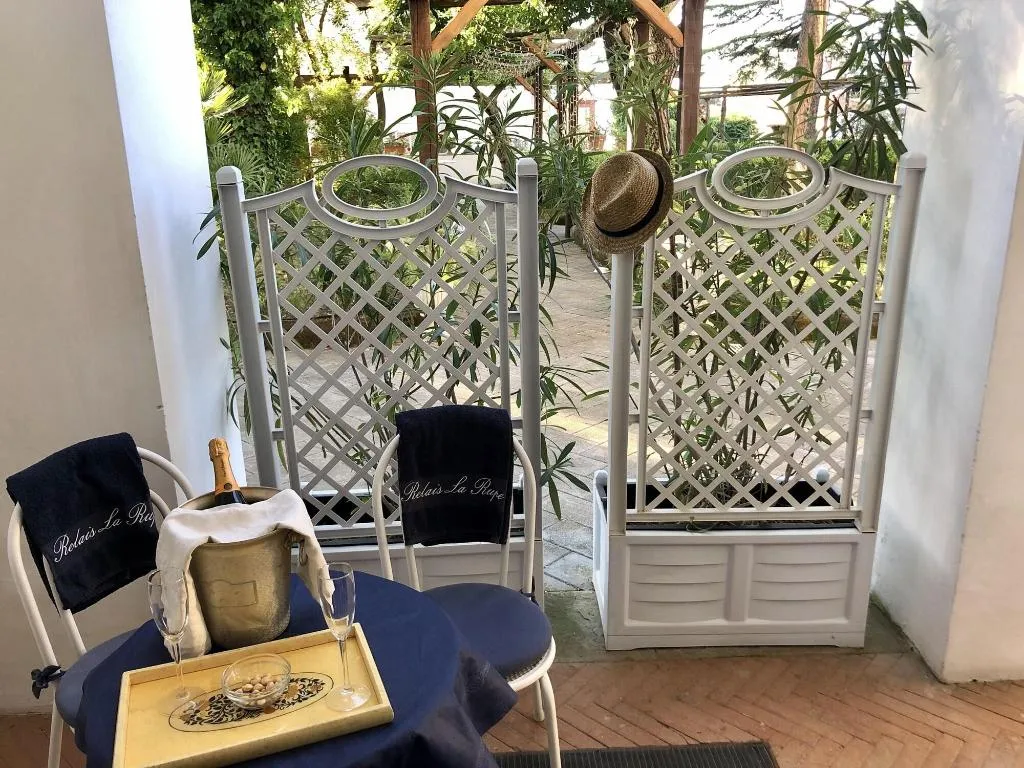 Room, Relais La Rupe, Naples