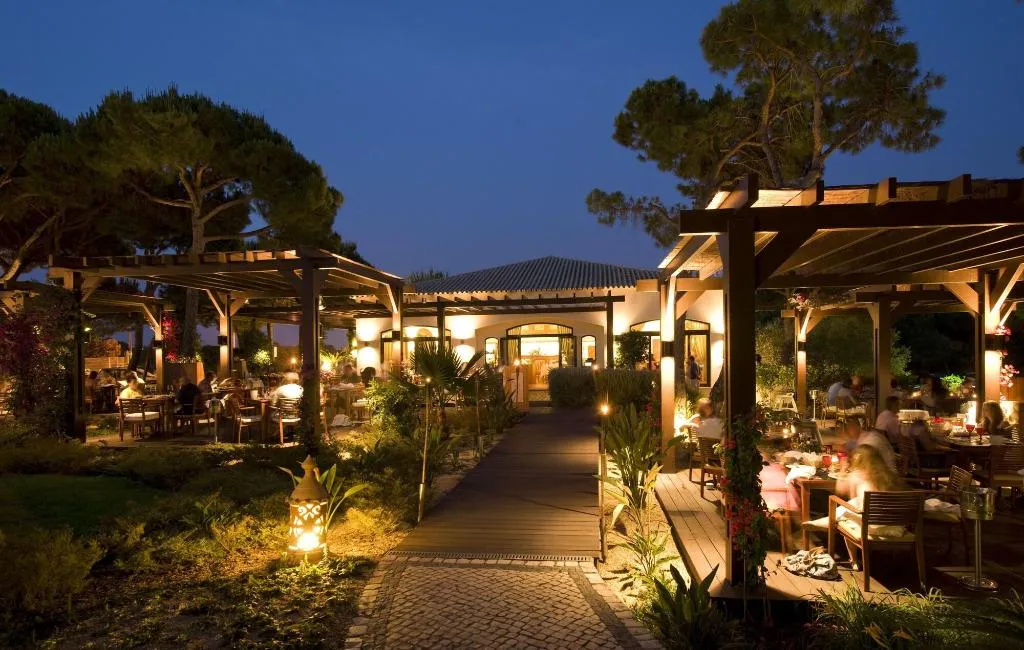 Restaurant, Pine Cliffs Village & Golf Suites, Algarve