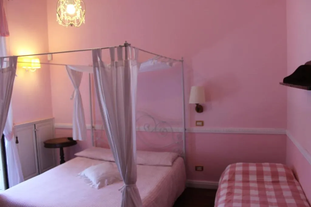 Room, B&B Le Sorelle, Naples