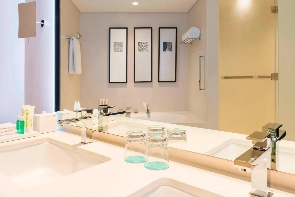 SUITE KING BED SMOKING Room, Le Royal Meridien Beach Resort and Spa, Dubai