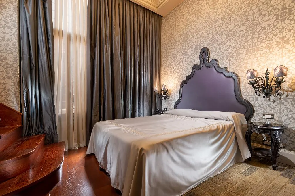 SUITE STANDARD Room, Palazzetto Madonna, Venice
