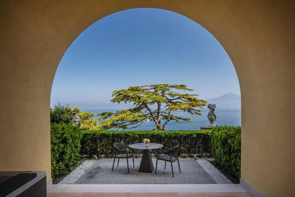 JUNIOR SUITE SEA VIEW Room, Grand Hotel Angiolieri, Naples