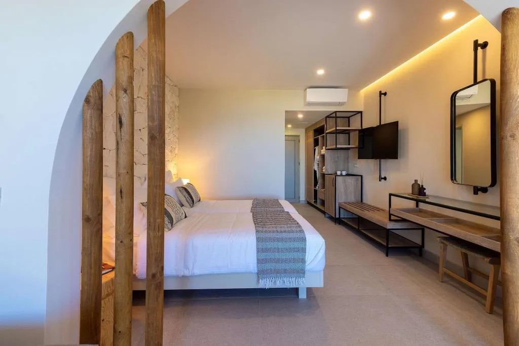 Double or Twin SUPERIOR BEACH FRONT Room, Eliros Mare, Crete