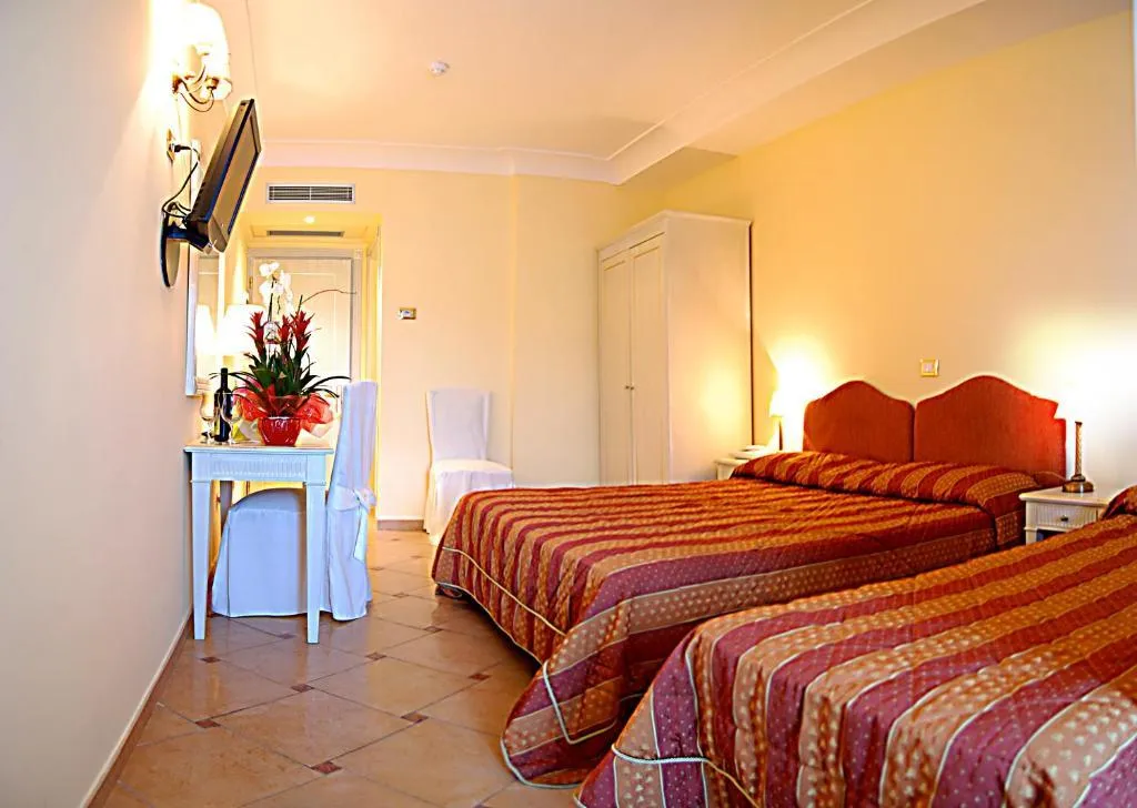 TRIPLE STANDARD Room, La Vue D'Or, Naples