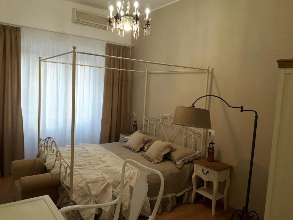 Room, La Piazzetta Delle Regine, Rome