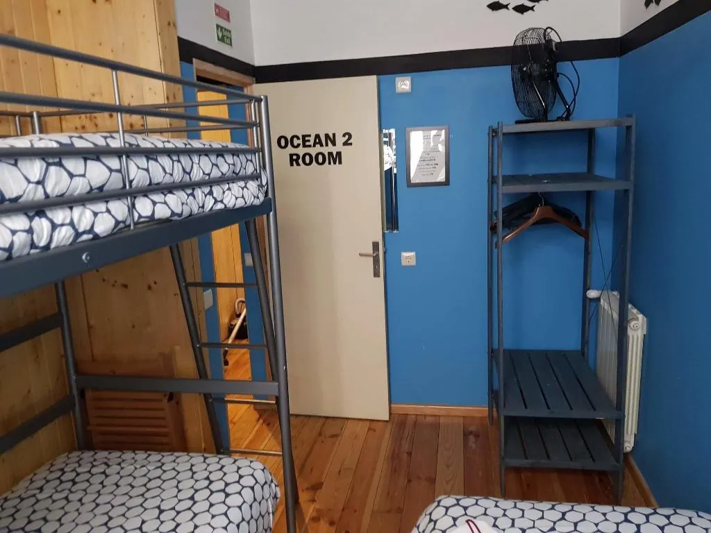 Room, Sardines And Friends, Porto