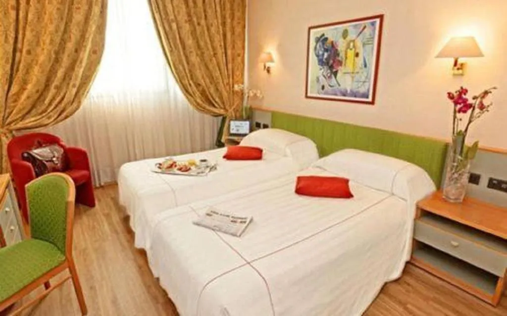 TWIN SUPERIOR Room, Rege Hotel, Milan