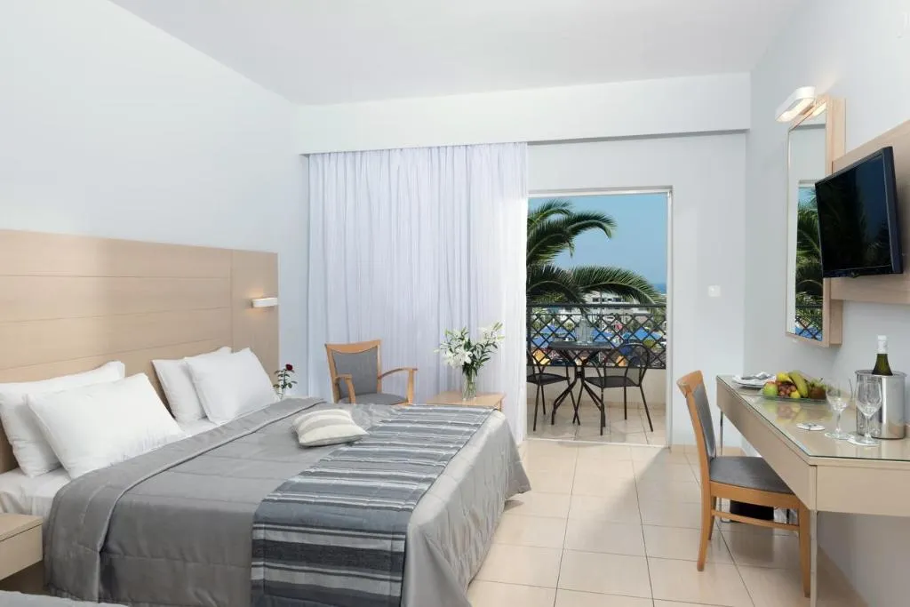 Room, Grand Hotel Holiday Resort, Crete