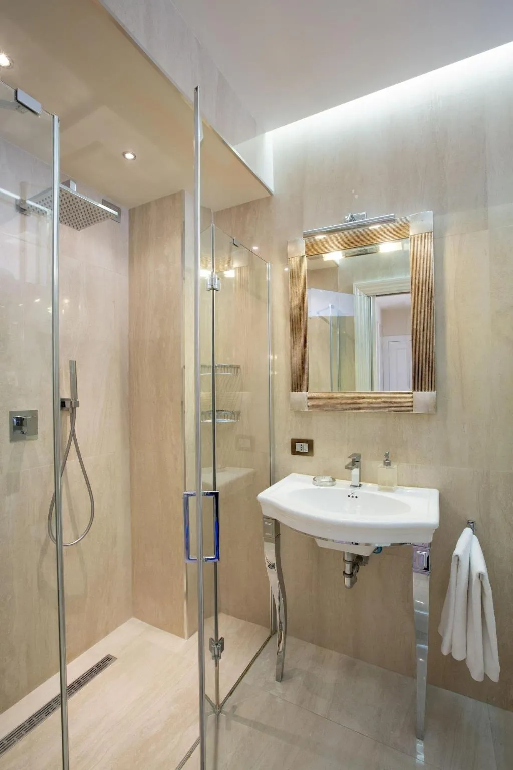 Room, Luxury Suite Milano Duomo, Milan