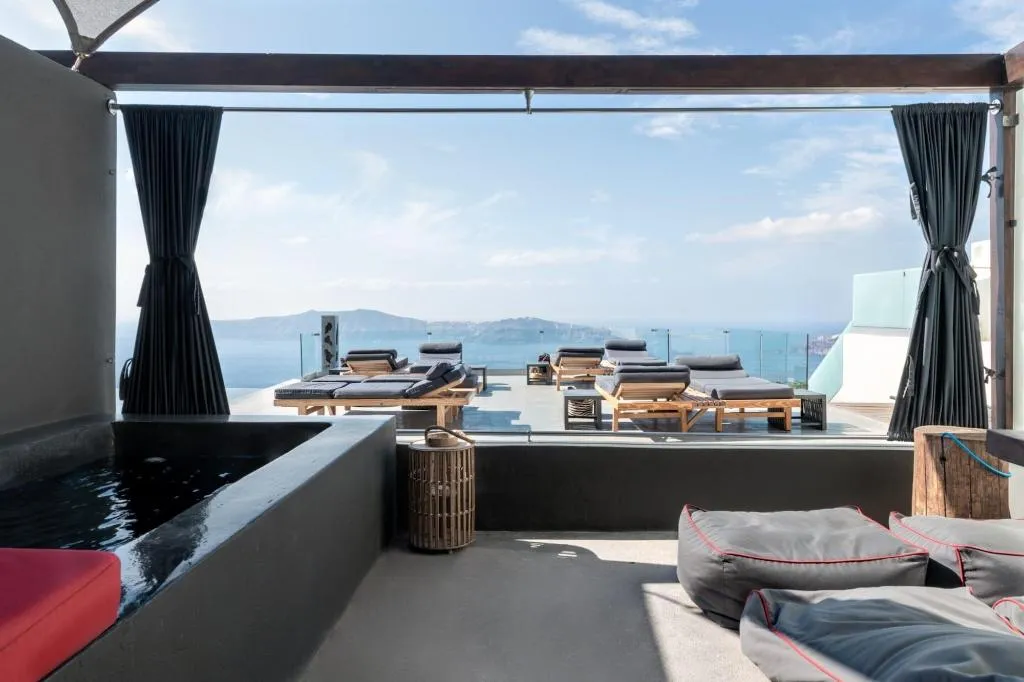 Room, West East Suites, Santorini