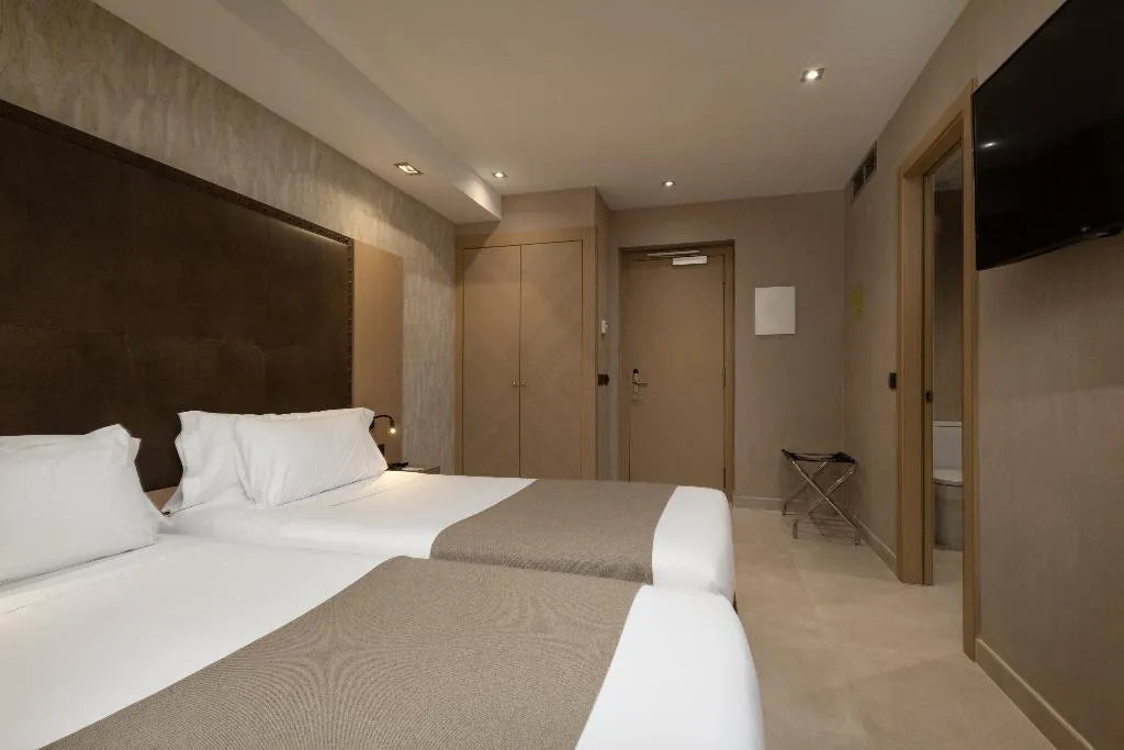 DOUBLE SINGLE USE STANDARD Room, Gran Hotel Barcino 4*S, Barcelona