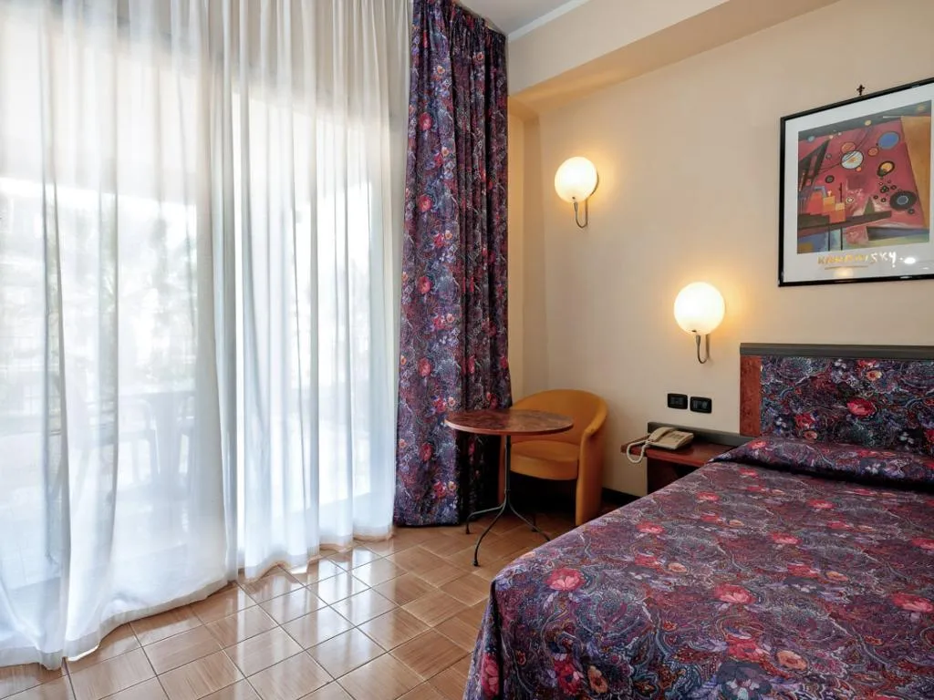 SINGLE STANDARD Room, Caesar Palace, Catania