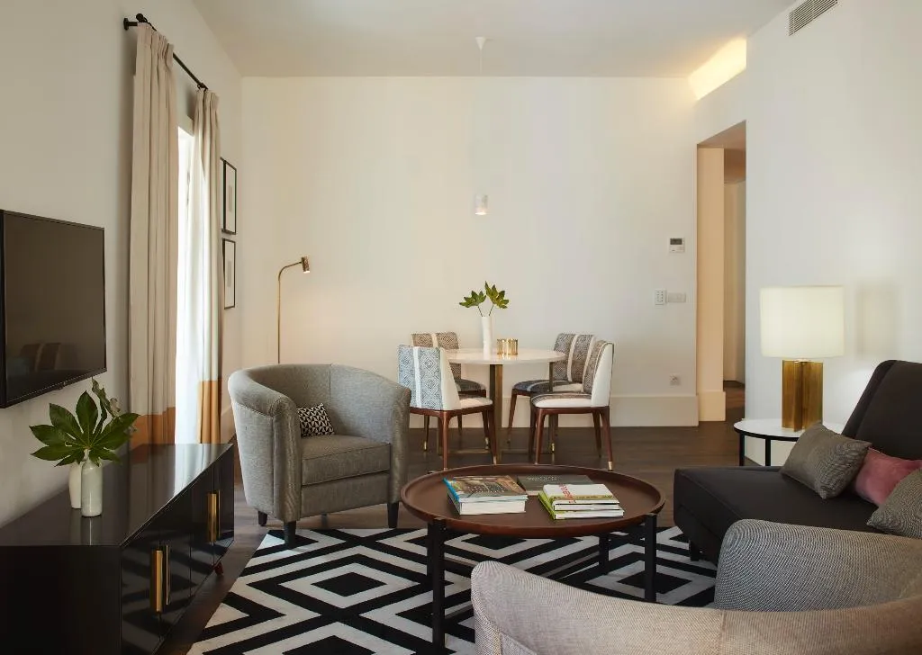 APARTMENT TWO BEDROOMS Room, The Lumiares, Lisbon