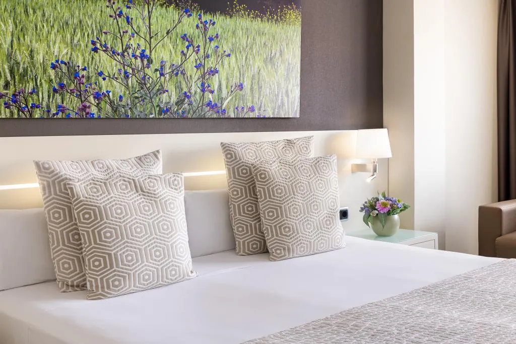 TRIPLE MOUNTAIN VIEW Room, Calipolis, Costa Brava