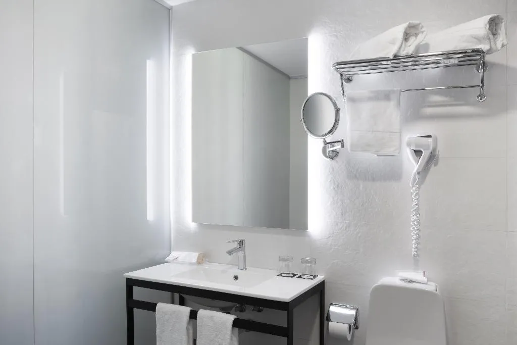 DOUBLE SUPERIOR WITH BALCONY Room, Petit Palace Posada del Peine, Madrid
