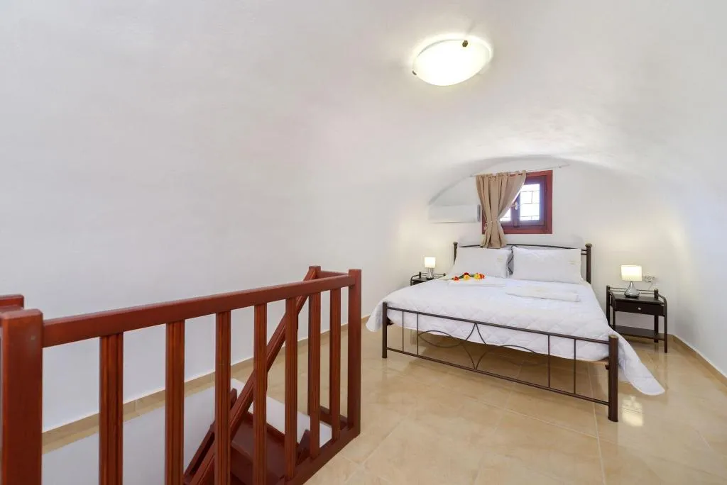 Room, Aspalathos Suites, Santorini