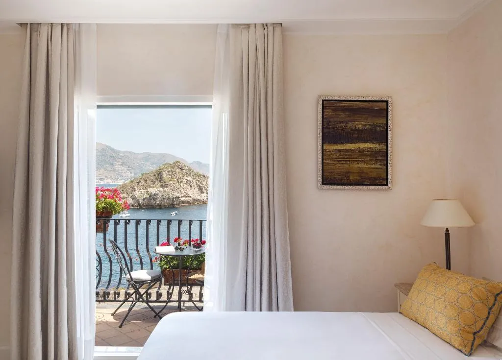 Room, Villa Sant'Andrea, A Belmond Hotel, Taormina Mare, Catania