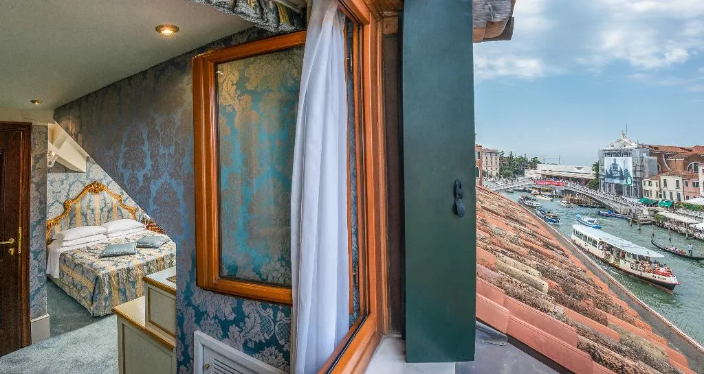 Double or Twin CAPACITY 2 Room, Canal Grande, Venice