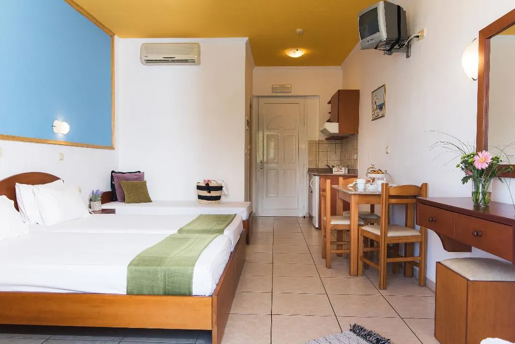 STUDIO CAPACITY 3 Room, Yiannis Manos, Crete