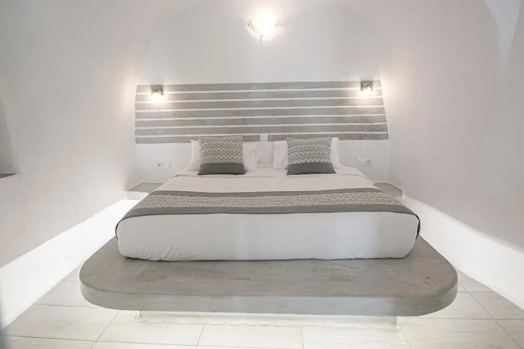 SUITE HONEYMOON Room, Vogue Suites, Santorini