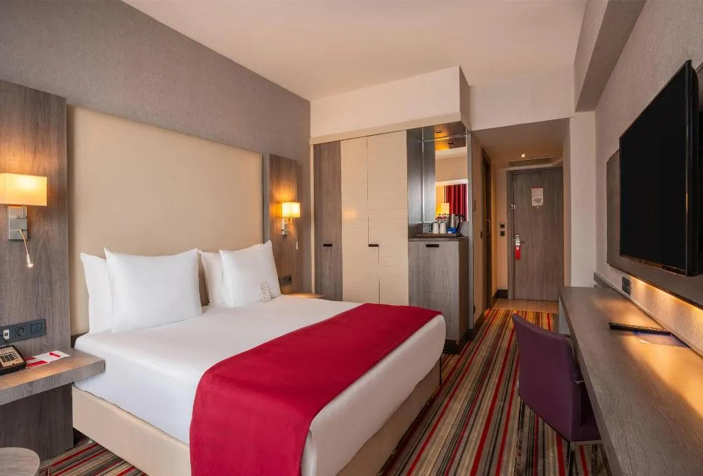 DOUBLE KING BED NON SMOKING Room, Ramada Plaza by Wyndham Izmir, Izmir