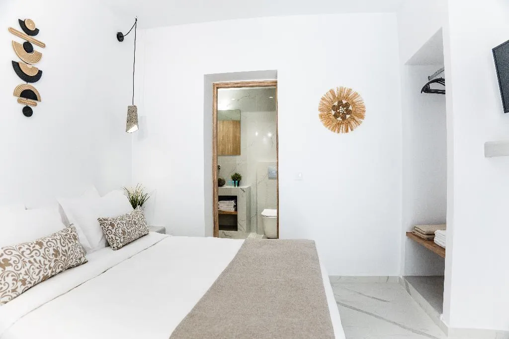 QUADRUPLE STANDARD Room, Kýma Perissa, Santorini