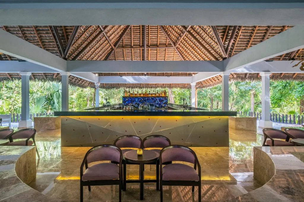 Bar, Iberostar Waves Quetzal All Inclusive, Cancun Area