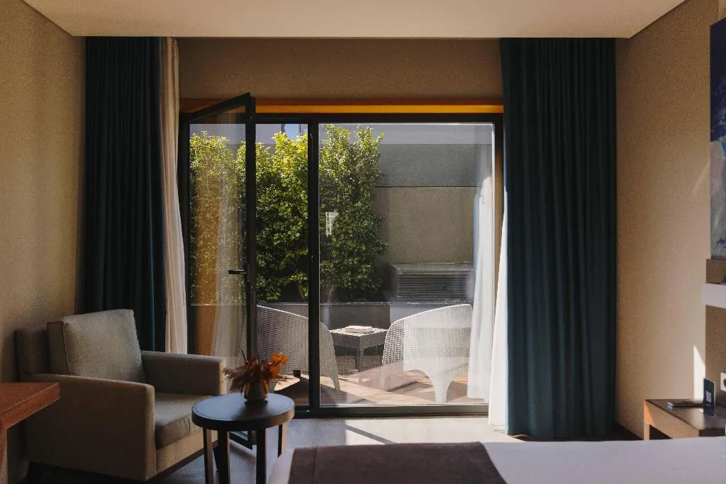 Double or Twin DELUXE Room, Timbre Heroismo, Porto